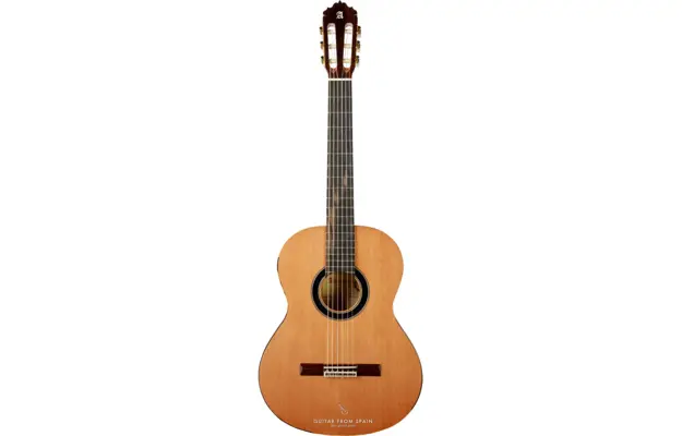 Alhambra gítar 6 Olivo, með poka (mod 9738)