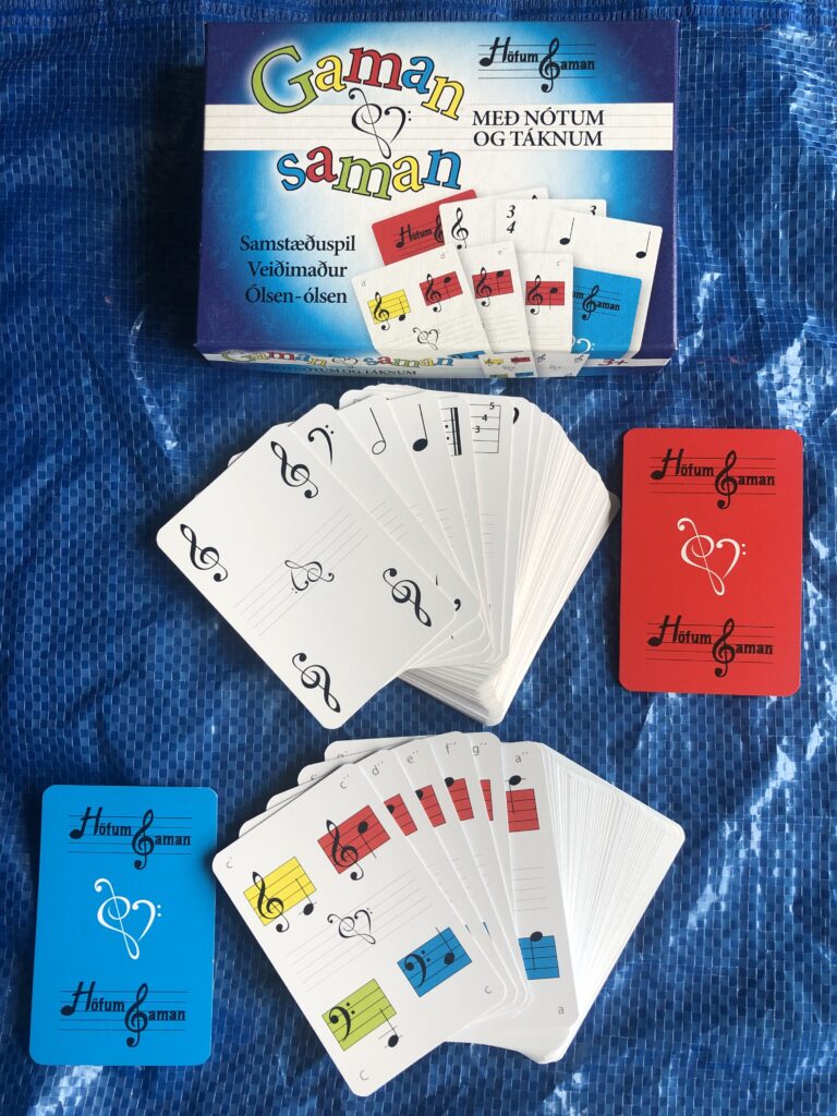Gaman saman með nótum og táknum