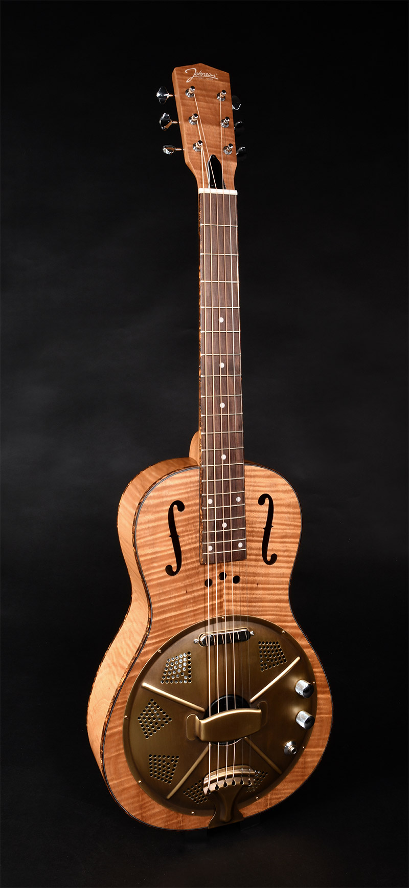 Johnson R-860E-MA Resonator gítar m/múkri tösku