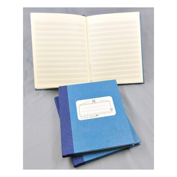 Nótnapappír, í vandaðri innbundinni bók, 12 línur, stærð 18x14 cm